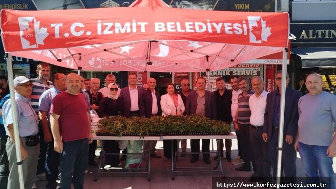 İzmit Belediyesi, Halka Fide Desteği Sağladı
