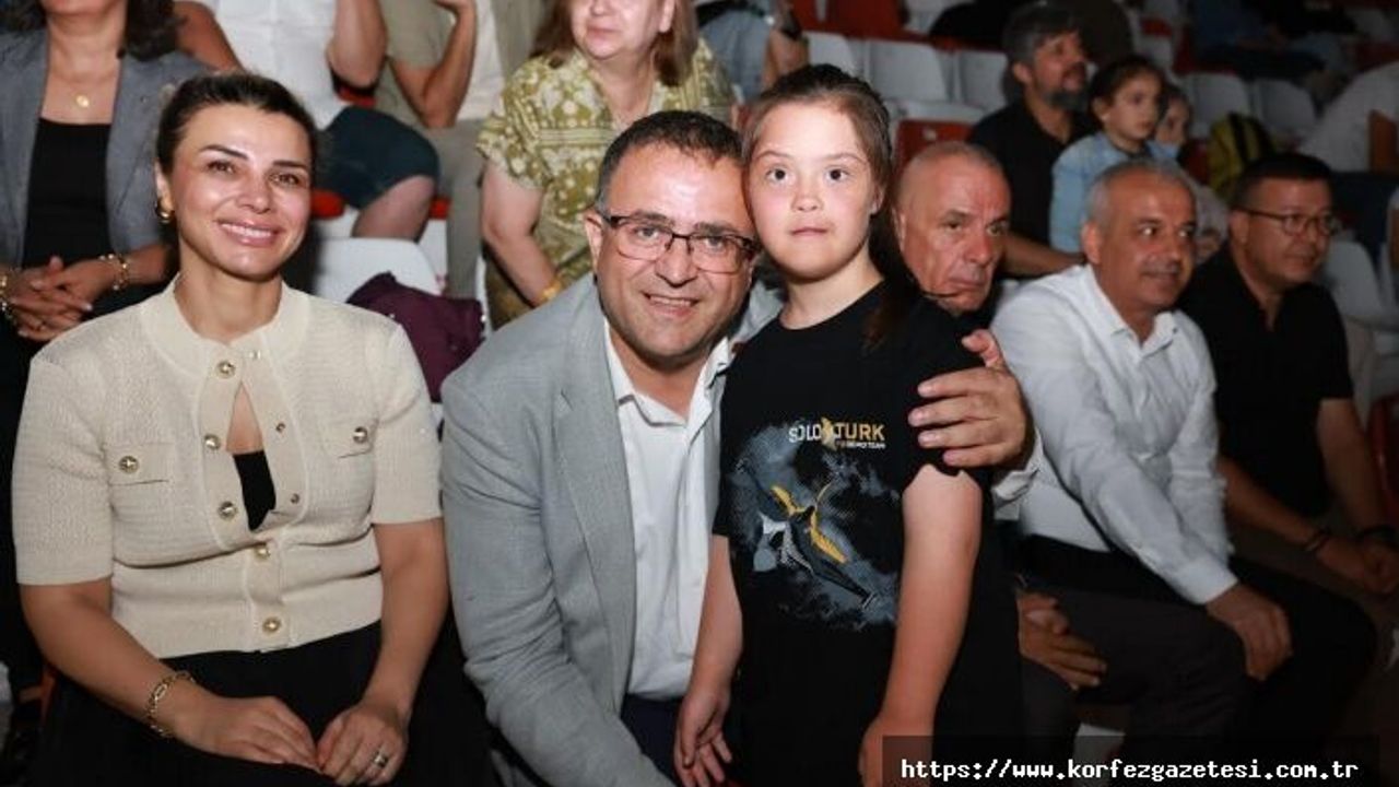 Derince’de Zafer Bayramı Coşkusu Gösteri Merkezi’nde Başladı