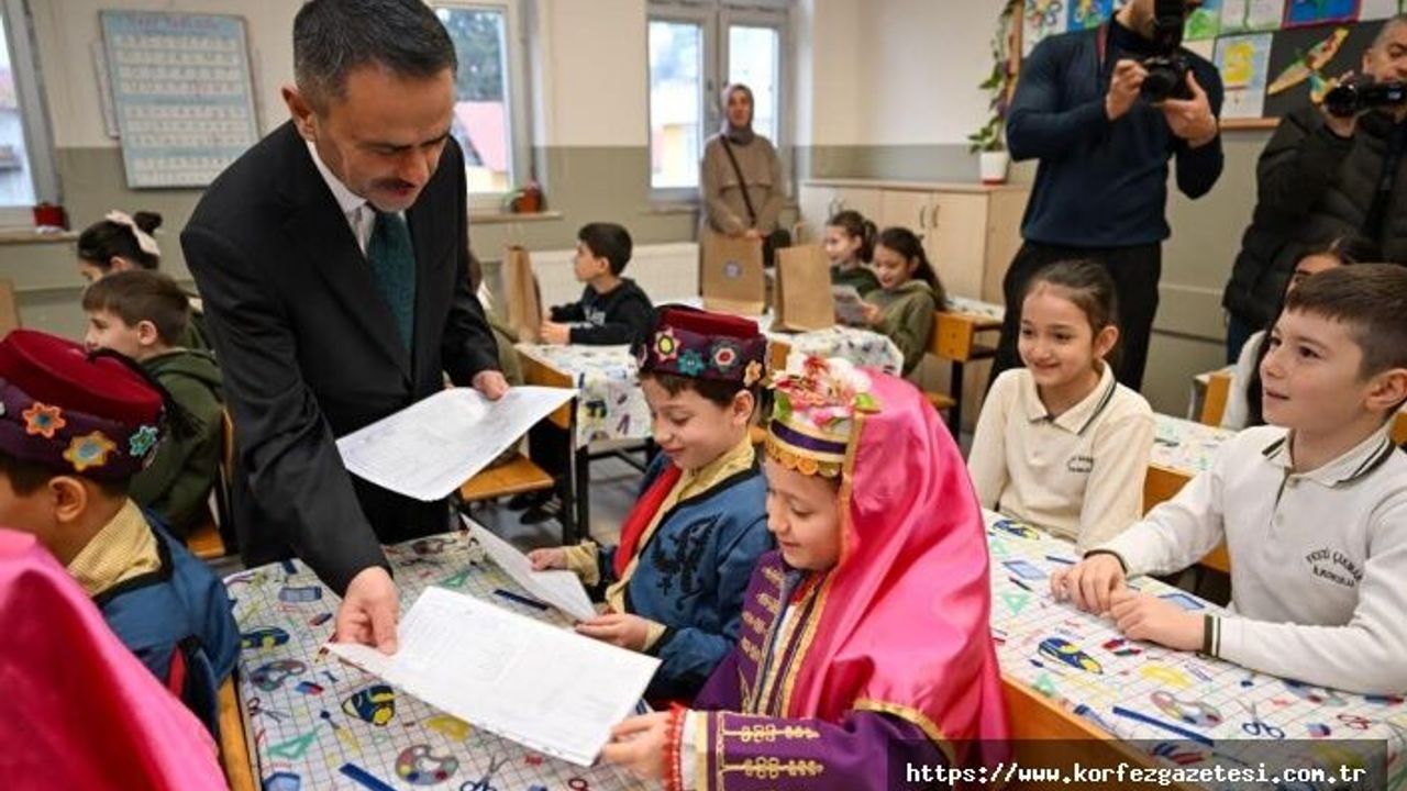 Vali Aktaş Öğrencilerin Karne Sevincine Ortak Oldu