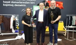 Derince’de Tiyatroseverlere Kahkahalı Gece