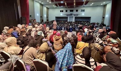 Körfez'de Saliha Erdim'e, büyük ilgi gösteriliyor.