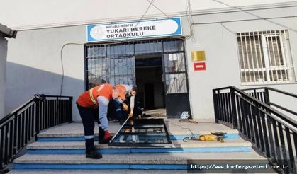 KÖRFEZ BELEDİYESİ, YUKARI HEREKETAOKULU'NDA ENGELLİ RAMPASI YENİLEDİ