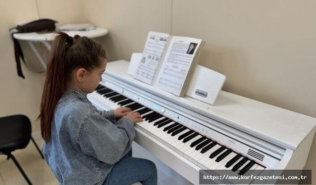 KÖRFEZ BELEDİYESİ SANAT MERKEZİ’NDE, SANATIN KALBİ ATMAYA DEVAM EDİYOR