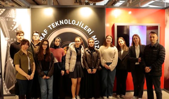 Fotoğraf Teknolojisi Müzesi’nde Öğrencilere Tarihsel Yolculuk