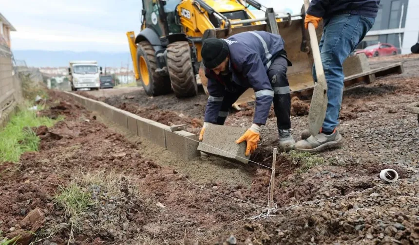 Derince’de Yol ve Çevre Düzenleme Çalışmaları Hız Kesmeden Sürüyor